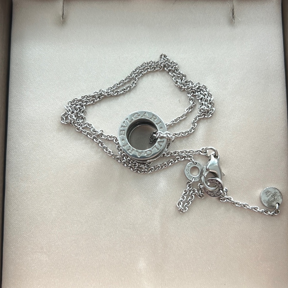 Bulgaria necklace ，use a little, very new. 100% Authentic.